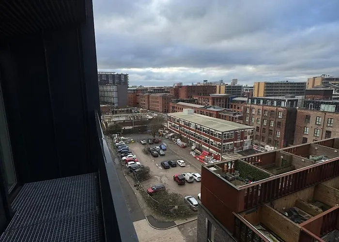 2bed With Balcony & Views Centre *