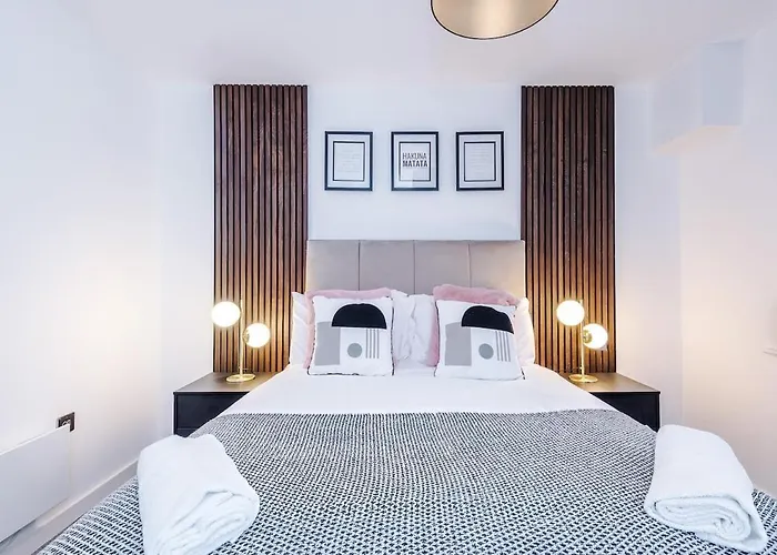 Central, 2 Bedroom, Penthouse Duplex Apartman *