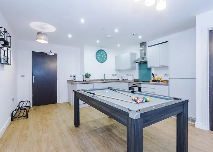 Centre, Central, Pool Table *