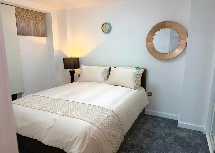 Daire Modern Two Bedroom For Five With On-site Parking In Salford *