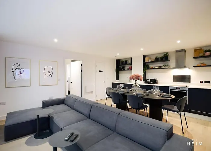 Juniper At The Heim * Manchester