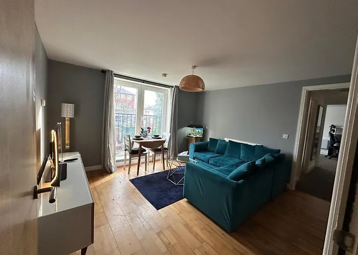 Modern Essential Flat In Chorlton Apartmán