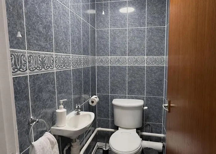 Cosy 2-bed Flat In The Heart Of Prestwich Village Apartamento Mánchester