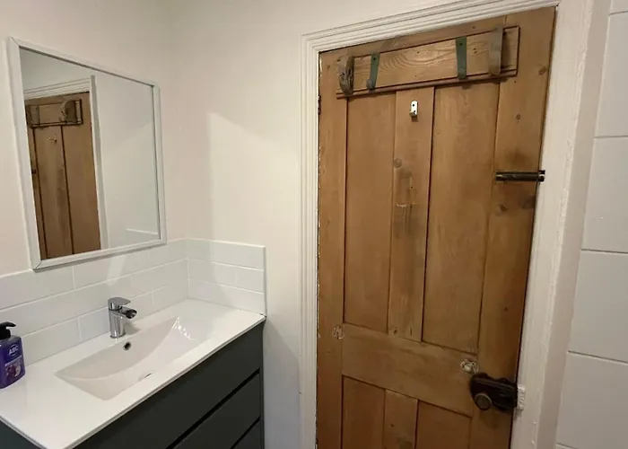 Private Within Shared 3 Apartman