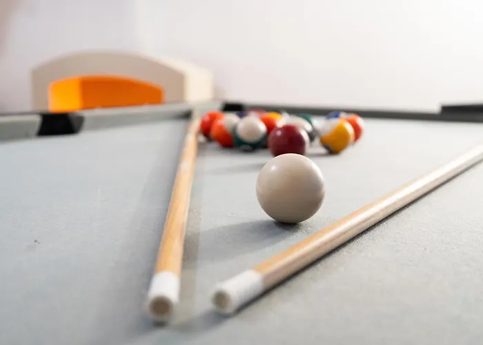 4 Mins From Stadium - Sleeps 7 - Near - Driveway Parking Apartment Manchester