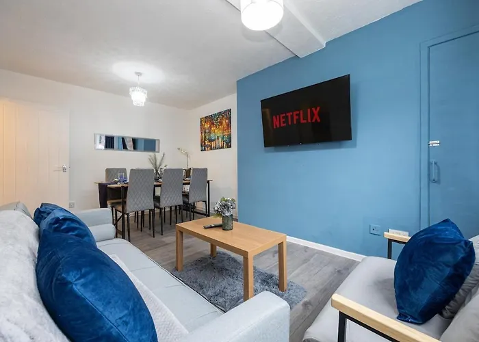2 Bed Flat Centre - Sleeps 8 - Free Parking - Contractors & Long Offer - Wi-fi & Netflix - Workspace & Coffee Manchester