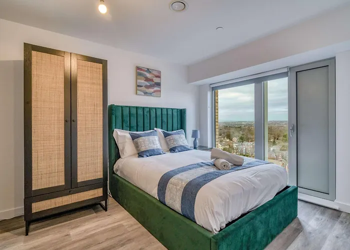 The Trafford Centre - City View - Close To Airport - Sleeps 6 Апартаменты *