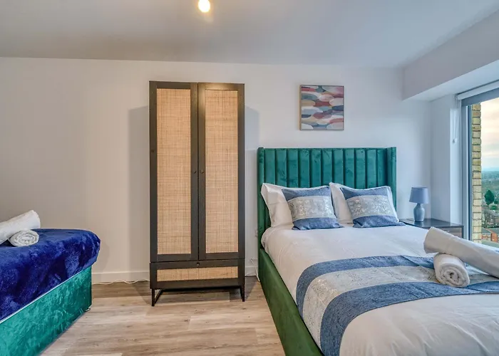 2-br Near Salford Royal - & Town Centre View - 1 Minute To Train & Tram Station - Sleeps 6 * 曼彻斯特