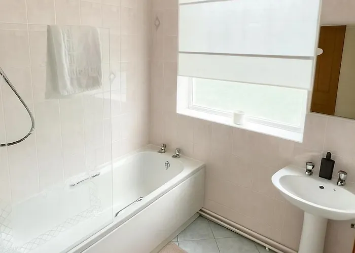 Spacious 2-bed Near Centre Manchester