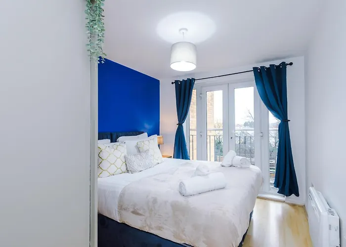 The Salford Luxe Apt - Chic & Modern 2-Bed Living - Business Or Work-Friendly Stay By Parydise Properties