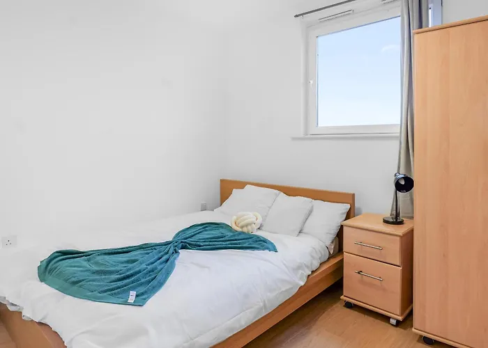 Apartament Center Base Spacious With Secure Parking Manchester