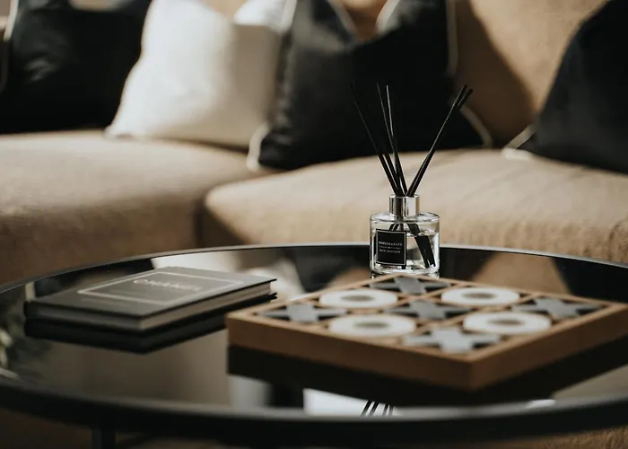 2 Bedroom - Old Trafford - Balcony - Free Parking Apartament