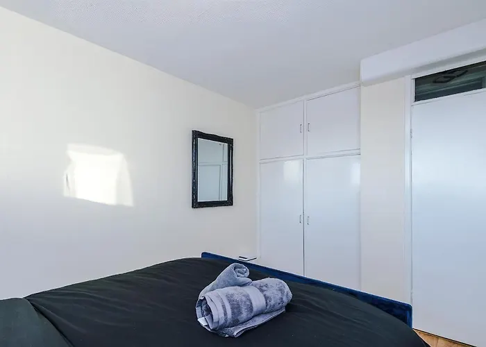 1br By Kammili - Near Centre, Universities & Hospital *