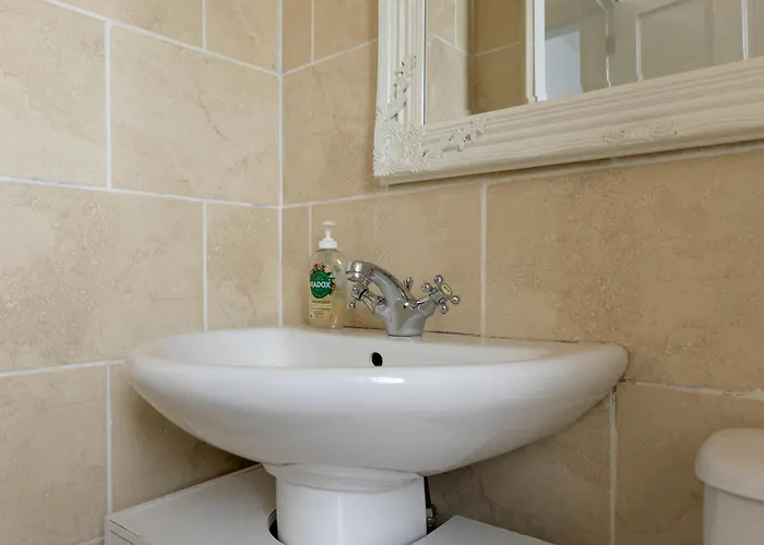 Διαμέρισμα Free Parking, Large House For Contractors & Families, Sleeps 6, 15mins To Centre