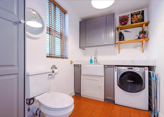 Perfect Getaway At Smedley House Manchester