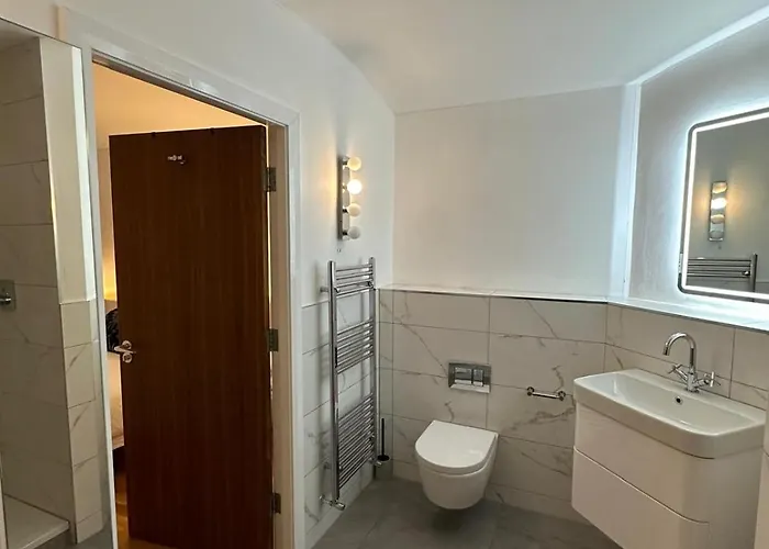 Royal Mills 2br By Torr Group Short Lets & Serviced With Free Wifi 아파트 *