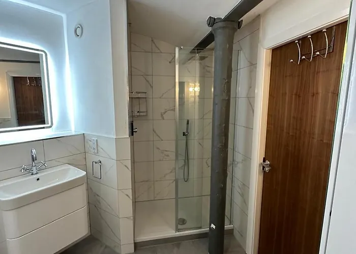 Royal Mills 2br By Torr Group Short Lets & Serviced With Free Wifi