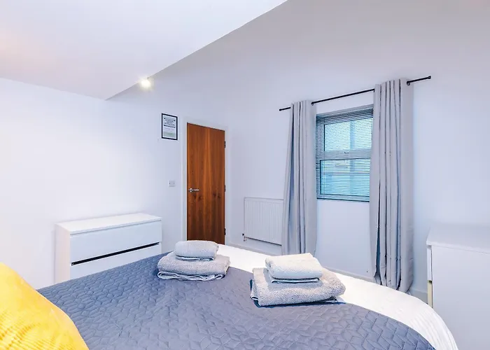 アパート Modern 2br Flat For 4 Full Kitchen *