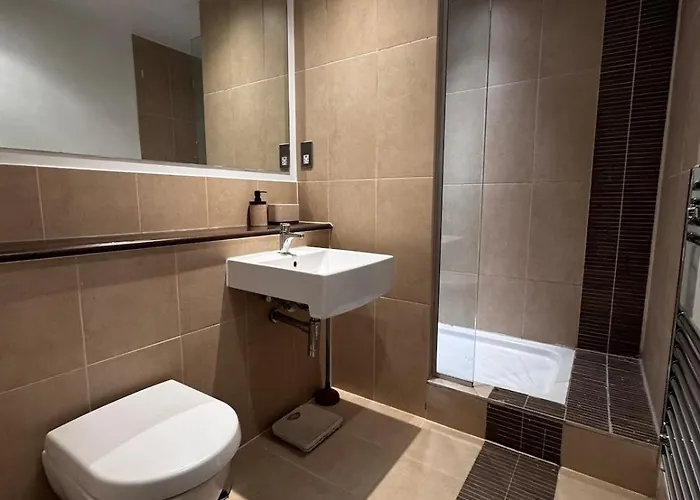 Cosy 2-bed Modern With Balcony 아파트