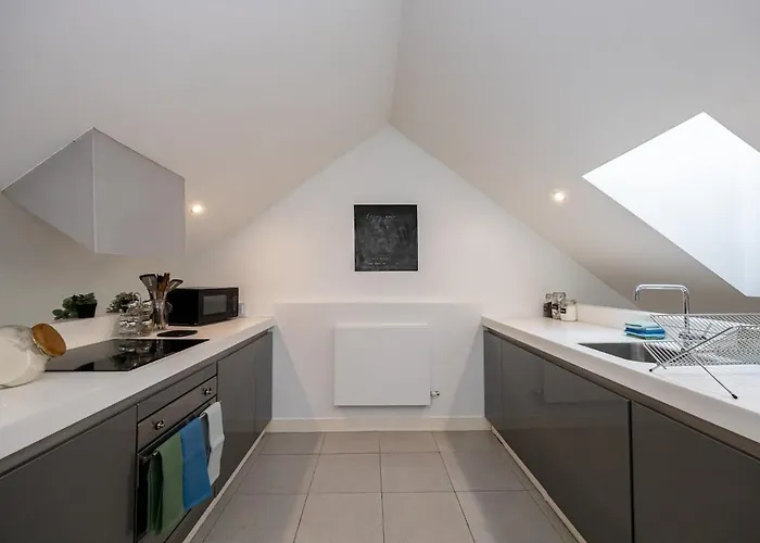 דירה Stylish & Modern 3br - Garden, Parking & Ps5