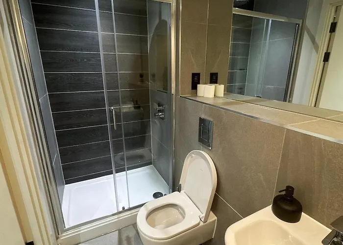 2bed With Balcony & Views Centre Manchester