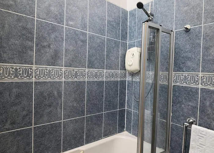 Cosy 2-bed Flat In The Heart Of Prestwich Village * Manchester