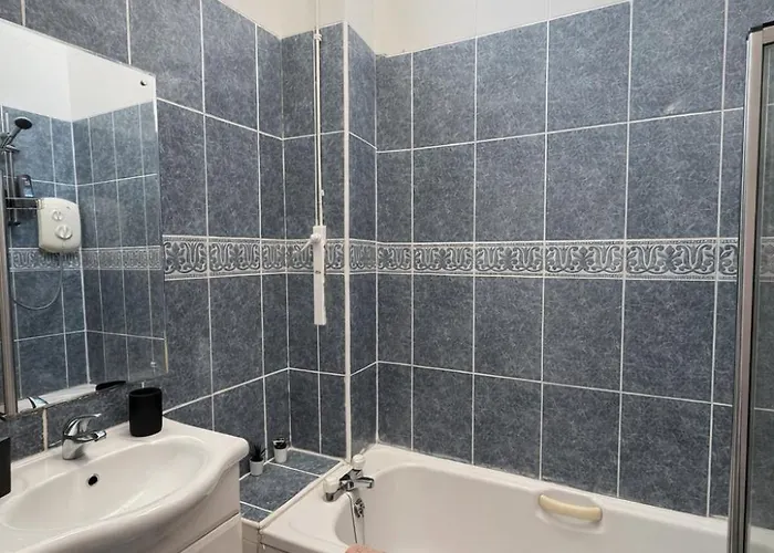 Cosy 2-bed Flat In The Heart Of Prestwich Village Appartement Manchester