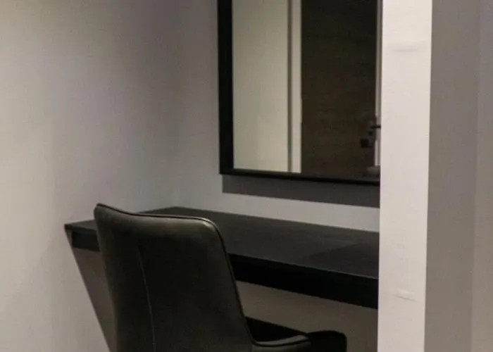 2 Bedroom In Centre Appartamento