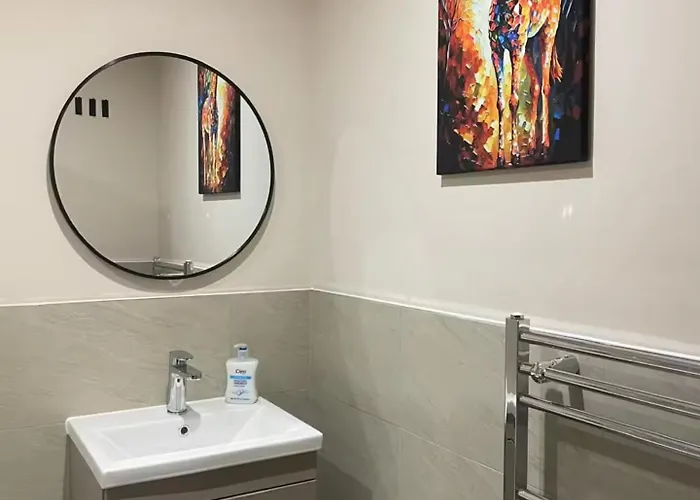 Stylish Flat With 2 Double Beds - Pass The Keys *