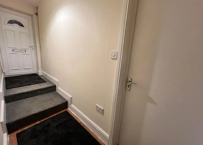 Cosy One-bedroom Ground Floor Flat In Eccles,