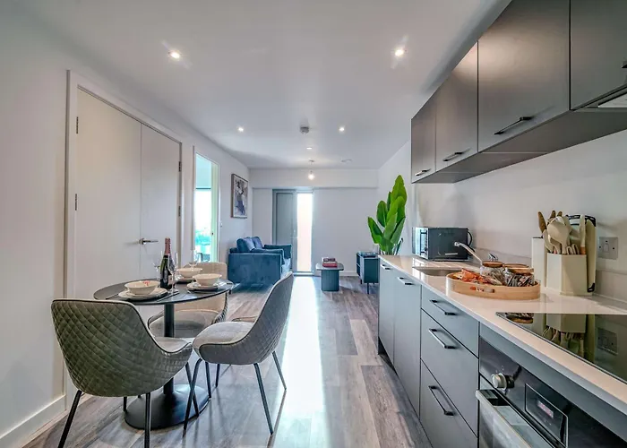 Apartamento 1-br Flat In Eccles - 1 Minute Walk To Train & Tram Station - Sleeps 3 *