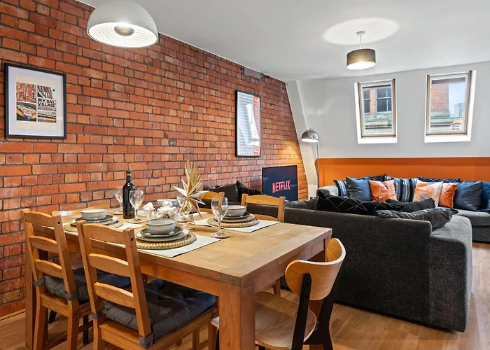 Rooftops View, Northern Quarter, Balcony Apartment Manchester