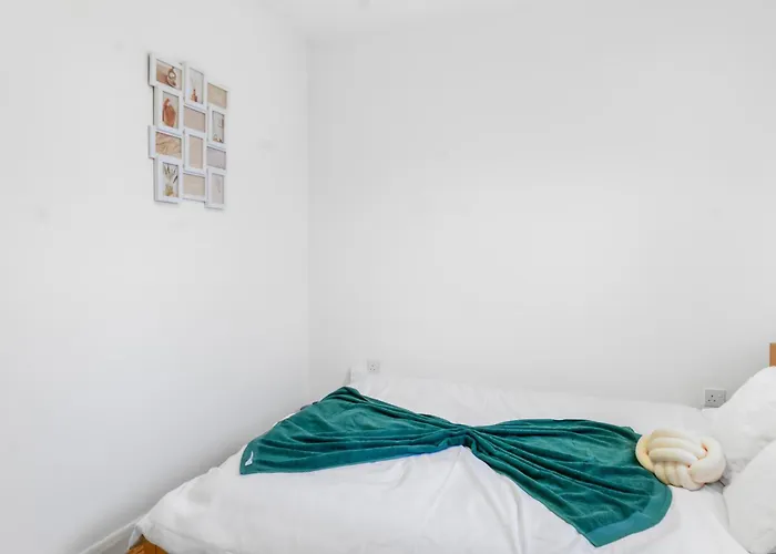 Center Base Spacious With Secure Parking Apartament Manchester