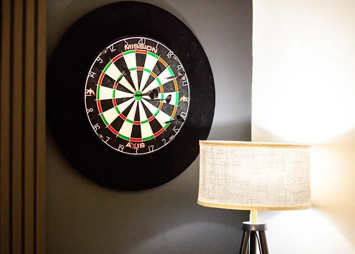 Spacious 4 Bedroom House With Pacman,darts, Netflix By Vista Short Lets *