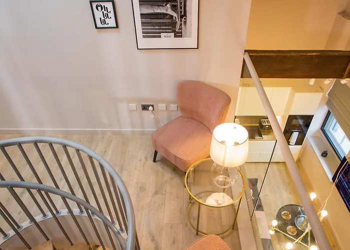 Spacious 3-bed Retreat - Modern & Super アパート *