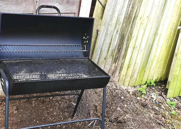 2-bed Sleeps 4 On-site Parking * Mánchester