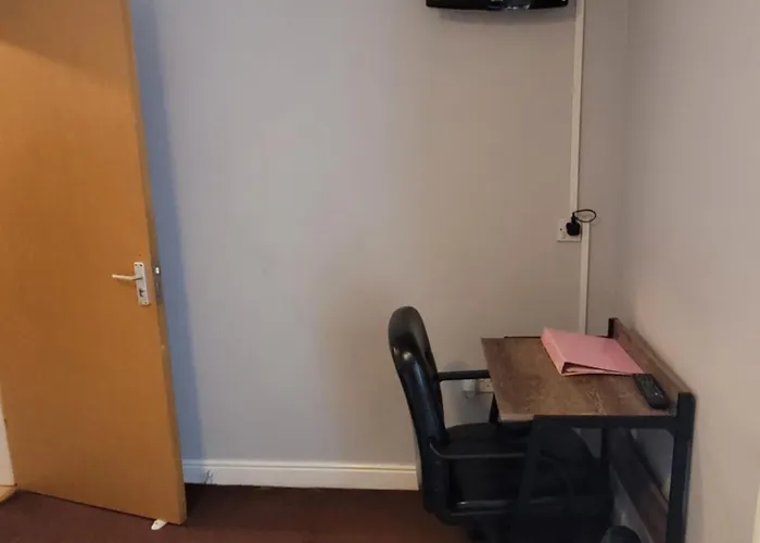 2-bed Sleeps 4 On-site Parking Manchester