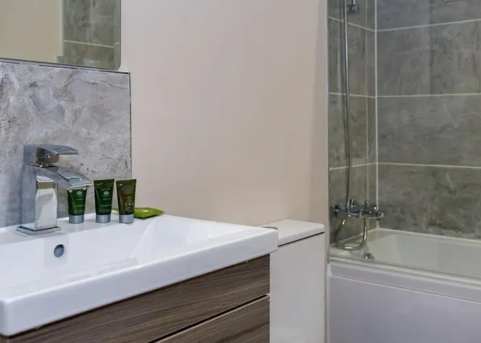 Modern 1 Bed W Fast Broadband Daire