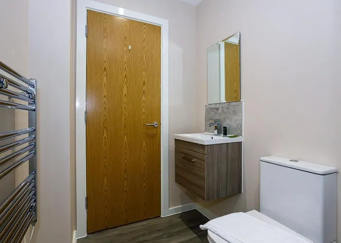 Modern 1 Bed W Fast Broadband Daire *