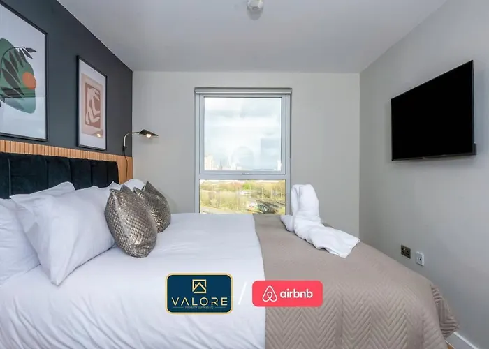 아파트 Luxury Waterfront 2br - Free Gym Access & Parking