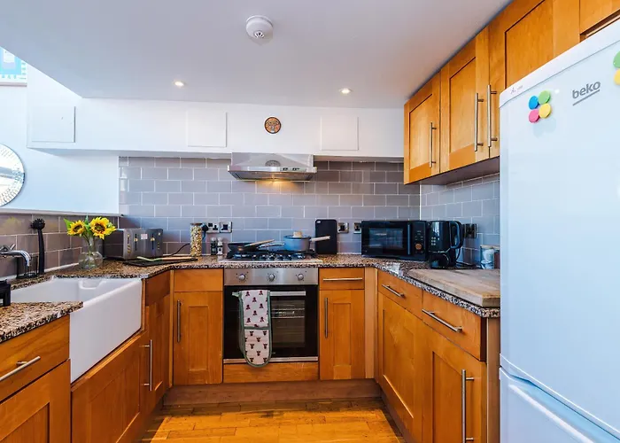 Apartament Modern 2br Flat For 4 Full Kitchen