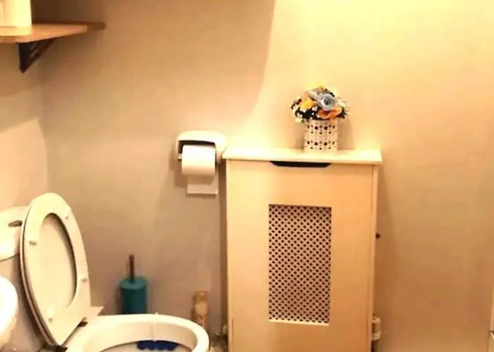 2-bed Sleeps 4 On-site Parking Apartamento