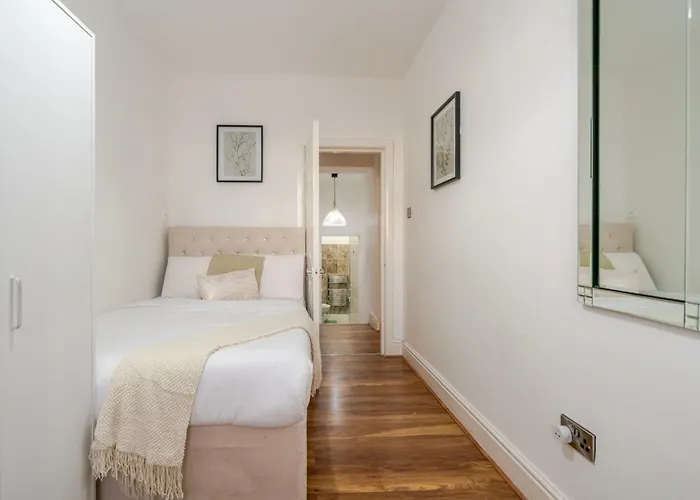 Apartament Bright&cozy Retreat Near Hotspots 2