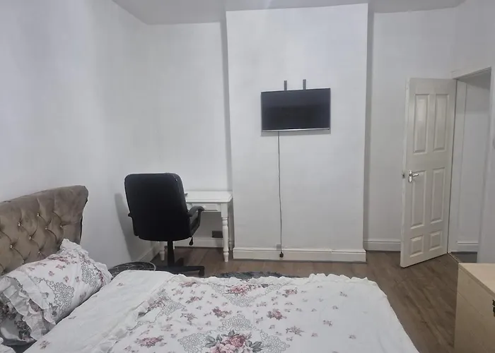 Lejlighed Moston Two Bedroom Greater *