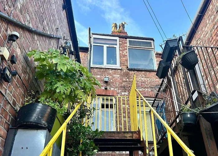 Vibrant 3 Bedroom Art Duplex Spacious & Unique