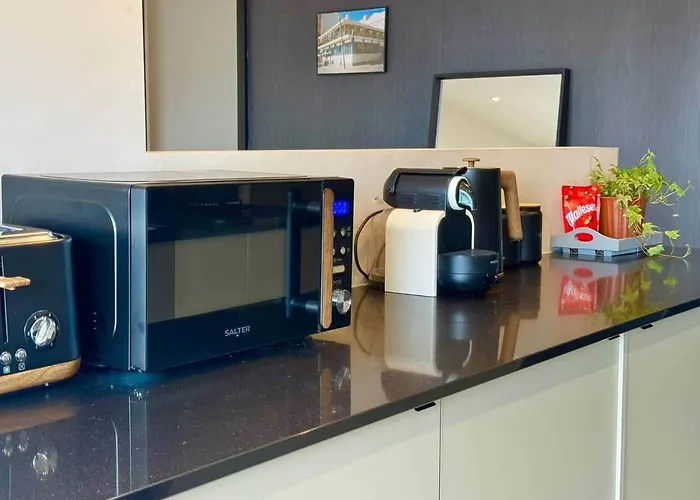 Boutique Centre Apartment, Balcony, Parking 아파트 *