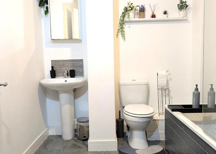 Spacious&modern 2br - Free Parking *