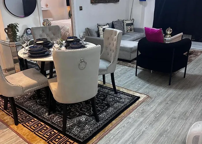 Mega12 Luxury Modern At Centre,2 Bath, 2 Toilets, 2 King Beds,-free Car Park