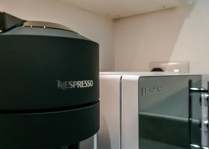 Modern 2-bed, 2-bath Near Old Trafford, Free Parking, Ideal For Contractors And Long Apartament *