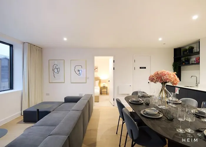 Juniper At The Heim * Manchester